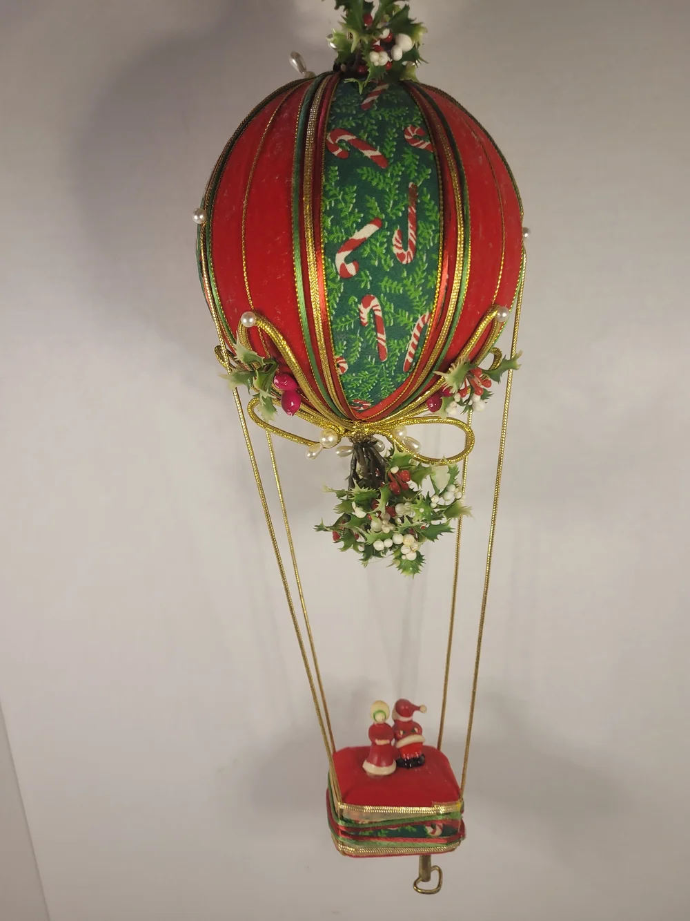 Vintage Christmas Hot Air Balloon Decoration Music Box (U)